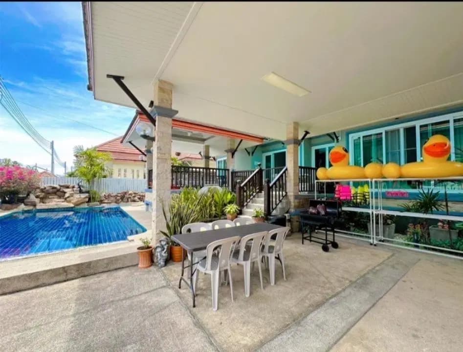 บ้านพักติดหาดบางเสร่